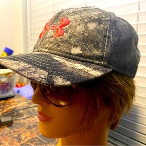 Under Armour Baseball Hat Women’s Adjustable Camouflage Pink Embroidered Logo